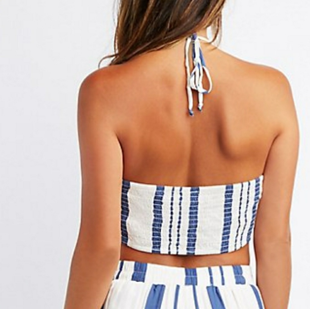 👙👙Stripe front tie halter crop - Picture 2 of 3